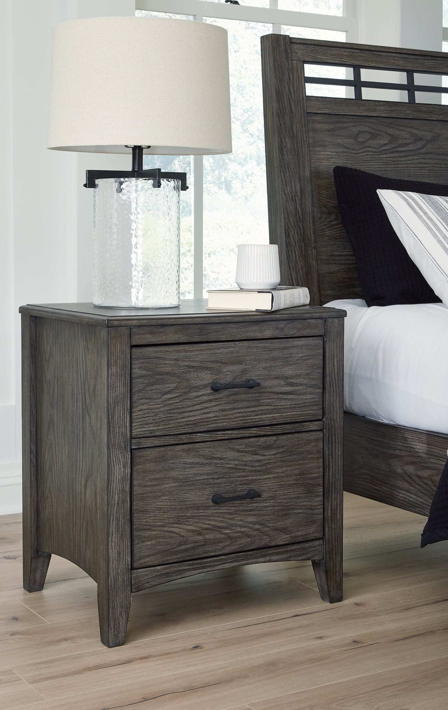 Montillan California King Panel Bed with Mirrored Dresser and 2 Nightstands